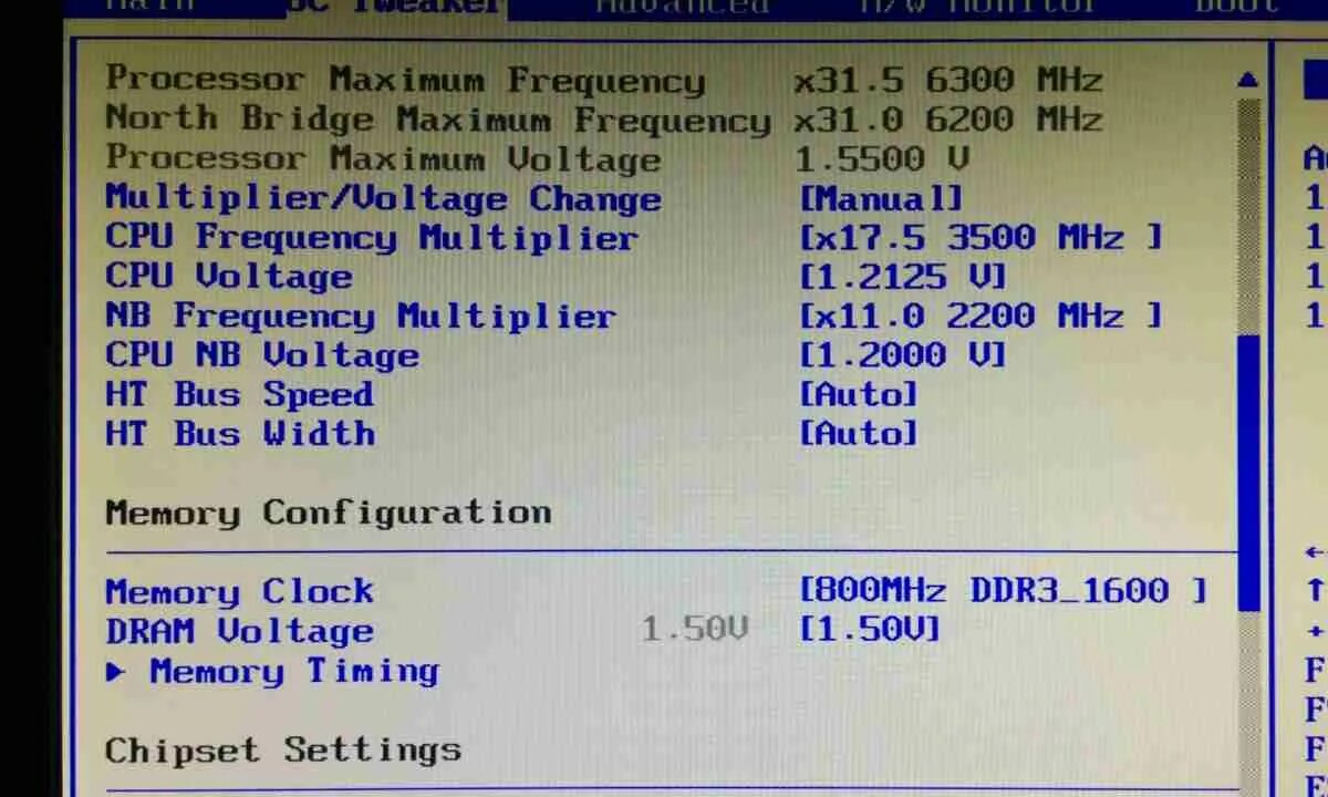 Пониженная частота процессора. BIOS процессор. CPU Frequency в биосе. CPU Voltage что это в биосе. CPU Clock Frequency.