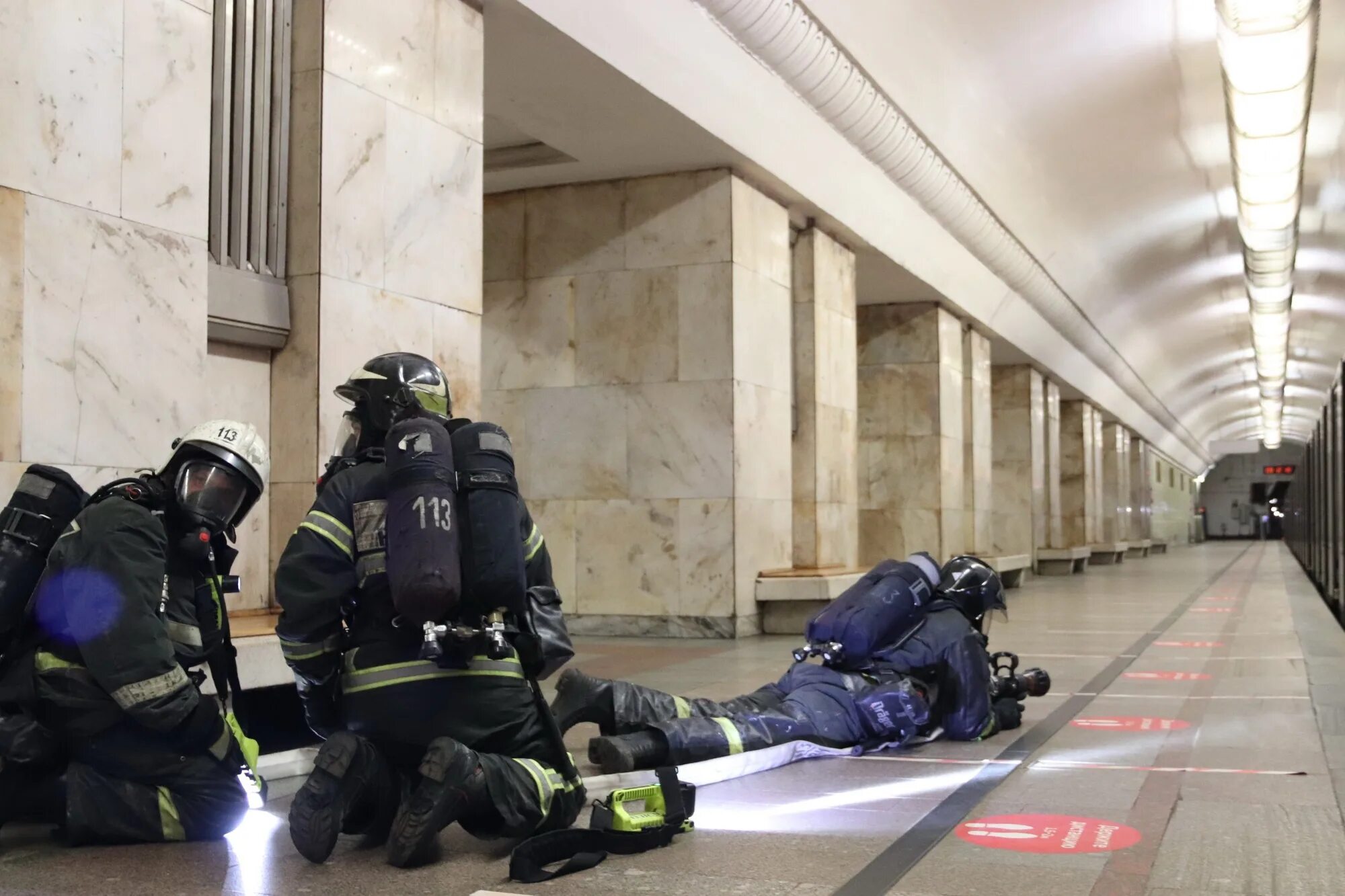 Учения на станции метрополитена. Учение МЧС В метро. Пожар на станции метро. Пожарно-тактические учения на станции метрополитена.