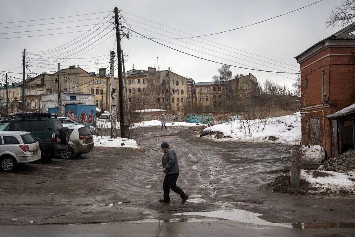 Нижний Новгород окраина города. Варламов Нижний Новгород. Трущобы центр Нижнего Новгорода. Нижний Новгород грязный город.