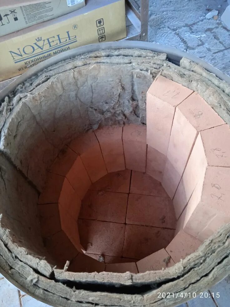 Тандыр своими руками из бочки 200л. Тандыр из бочки 200 литров и кирпича. Видео тандыра из бочки. Тандыр из 200 литровой бочки. Видео тандыра из бочки.