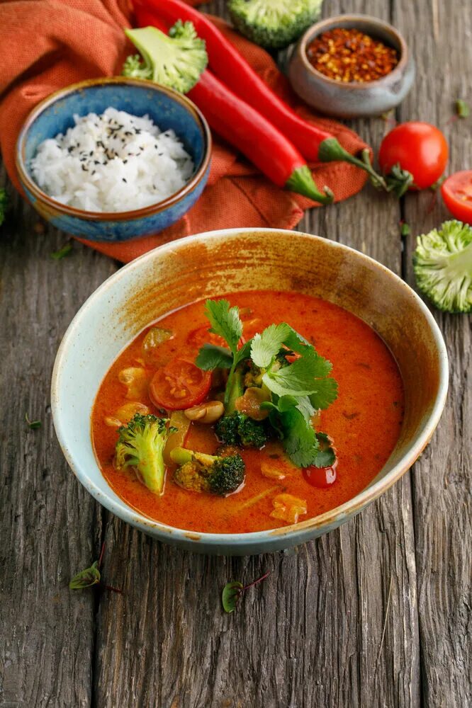 Tom yum soup. Том ям овощной. Суп азия. Том ям с тофу. Ресторан юность меню.