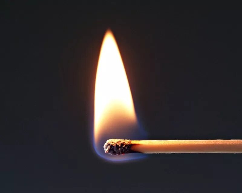 Пламя от спички. Горение спички. Зажженная спичка. Зажженная спичка. Спичка горит.