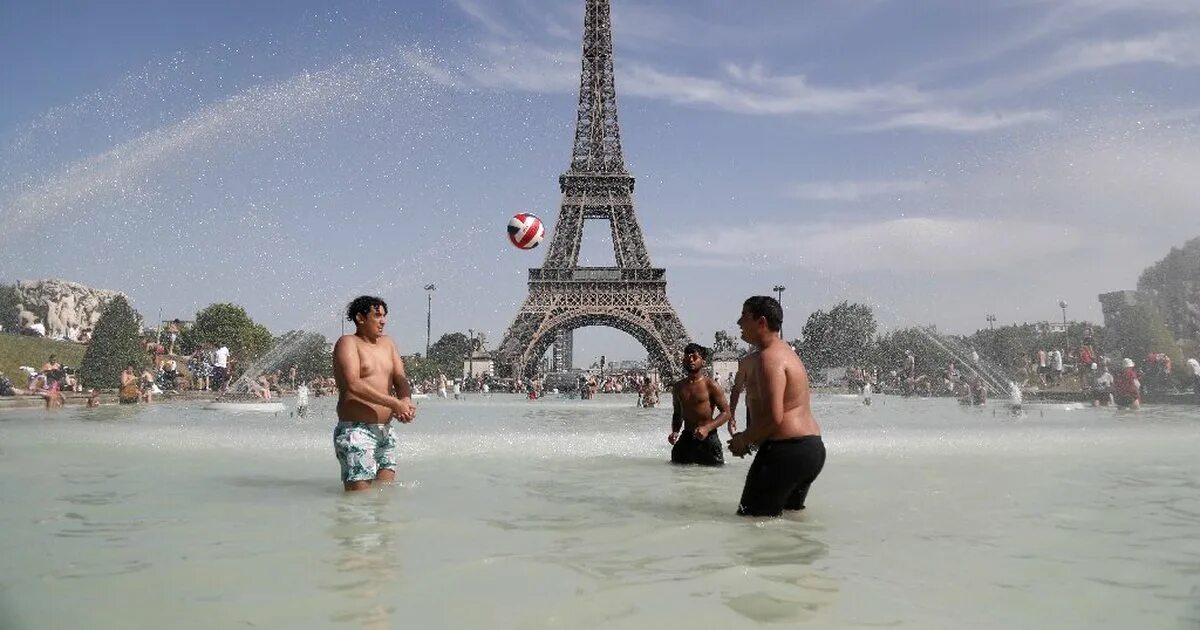 Климатические условия в разных частях франции. Париж 2003 год аномальная жара. Климат Франции. Жара во Франции. Климат Парижа.