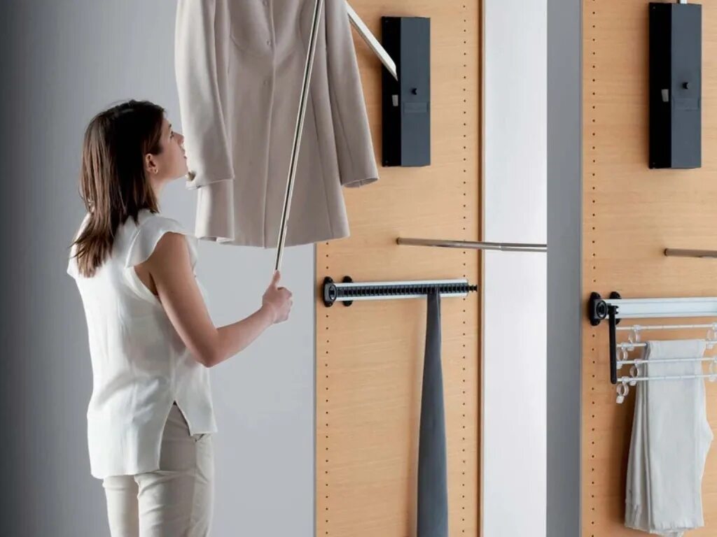 Servetto пантограф. Вешалка пантограф blum. Опускающаяся штанга. Пантограф servetto для одежды телескопический 770-1200 мм цвет серый servetto. Пантограф servetto для одежды телескопический 600-1000.