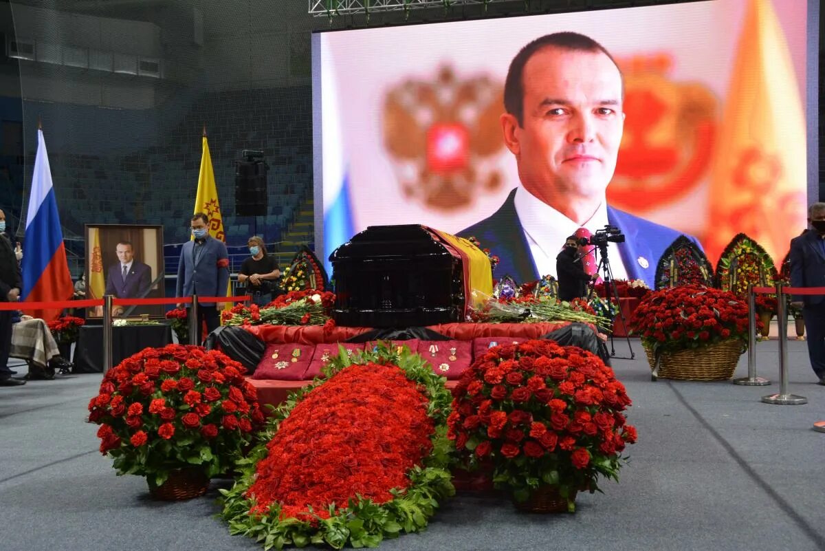 турция 2023. похороны игнатьева главы чувашии. михаил игнатьев чувашия похороны. похороны экс главы чувашии михаила игнатьева. могила михаила игнатьева чебоксары.