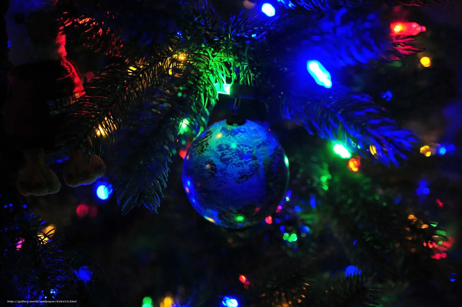 рождественская елка. новогодняя елка в темноте. новый год в темноте в какой стране. новый год в темноте в какой стране. новый год в темноте в какой стране.