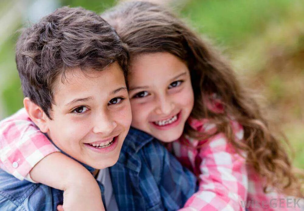 Дети разных возрастов. Много детей. Бразер систер. Брат и сестра дружба. Сестренка и семья.