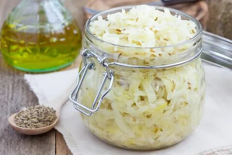 Капуста в банках в собственном соку