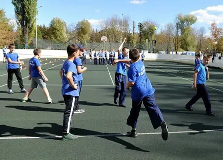 Вася для поездки в спортивный лагерь