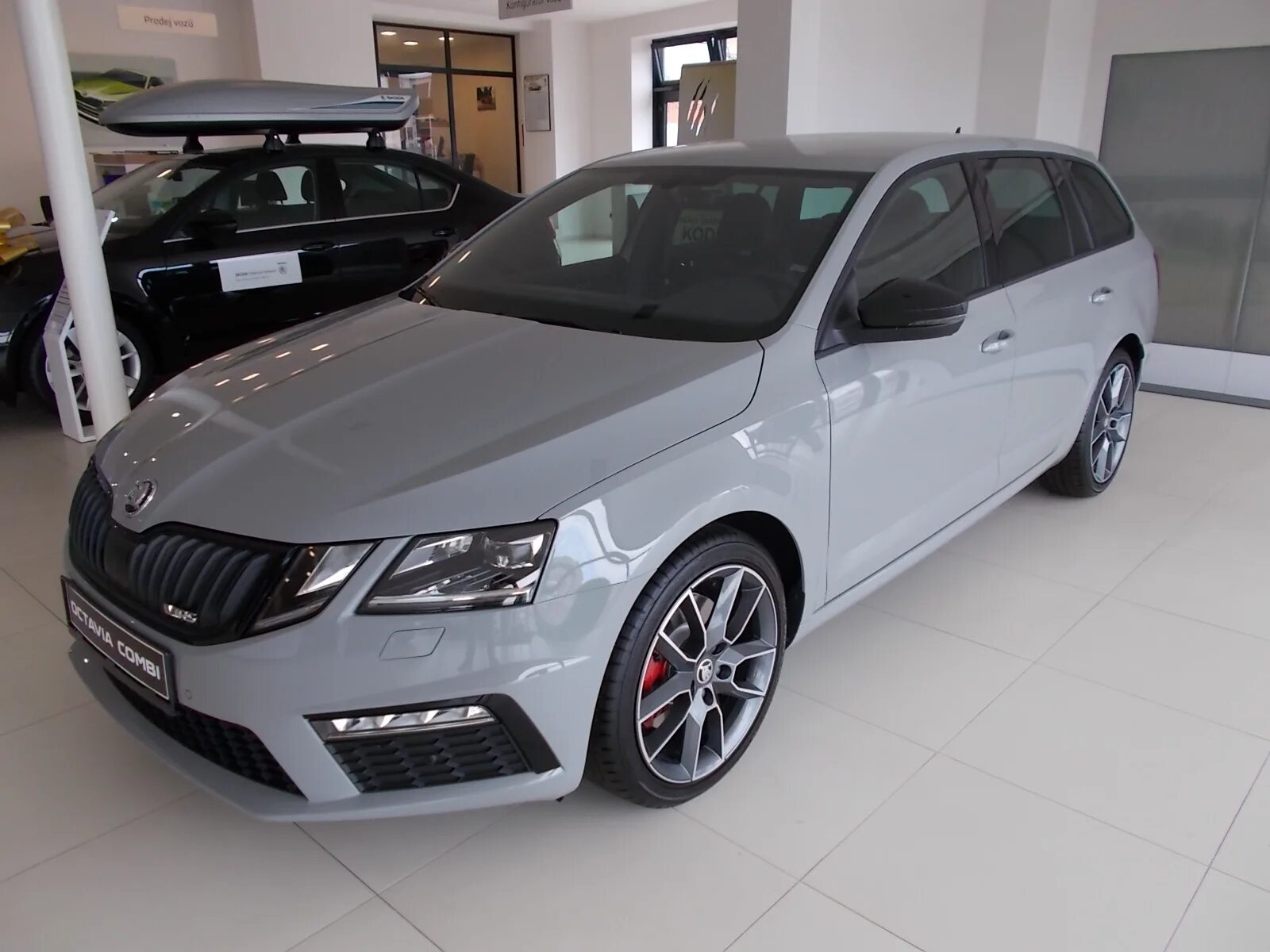 Octavia rs 2.0 tdi. Octavia a8 RS Combi. Skoda Octavia a8 RS. Skoda Octavia a8 RS серый. Octavia RS a8 серая.