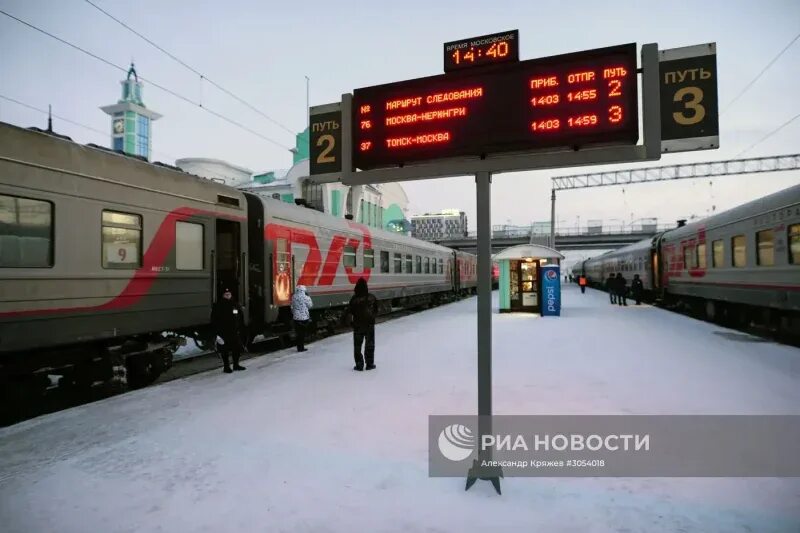 Поезд нижний бестях владивосток. Якутский поезд. Якутские вагоны. Владивосток нерюнгри поезд. Поезд байкал.