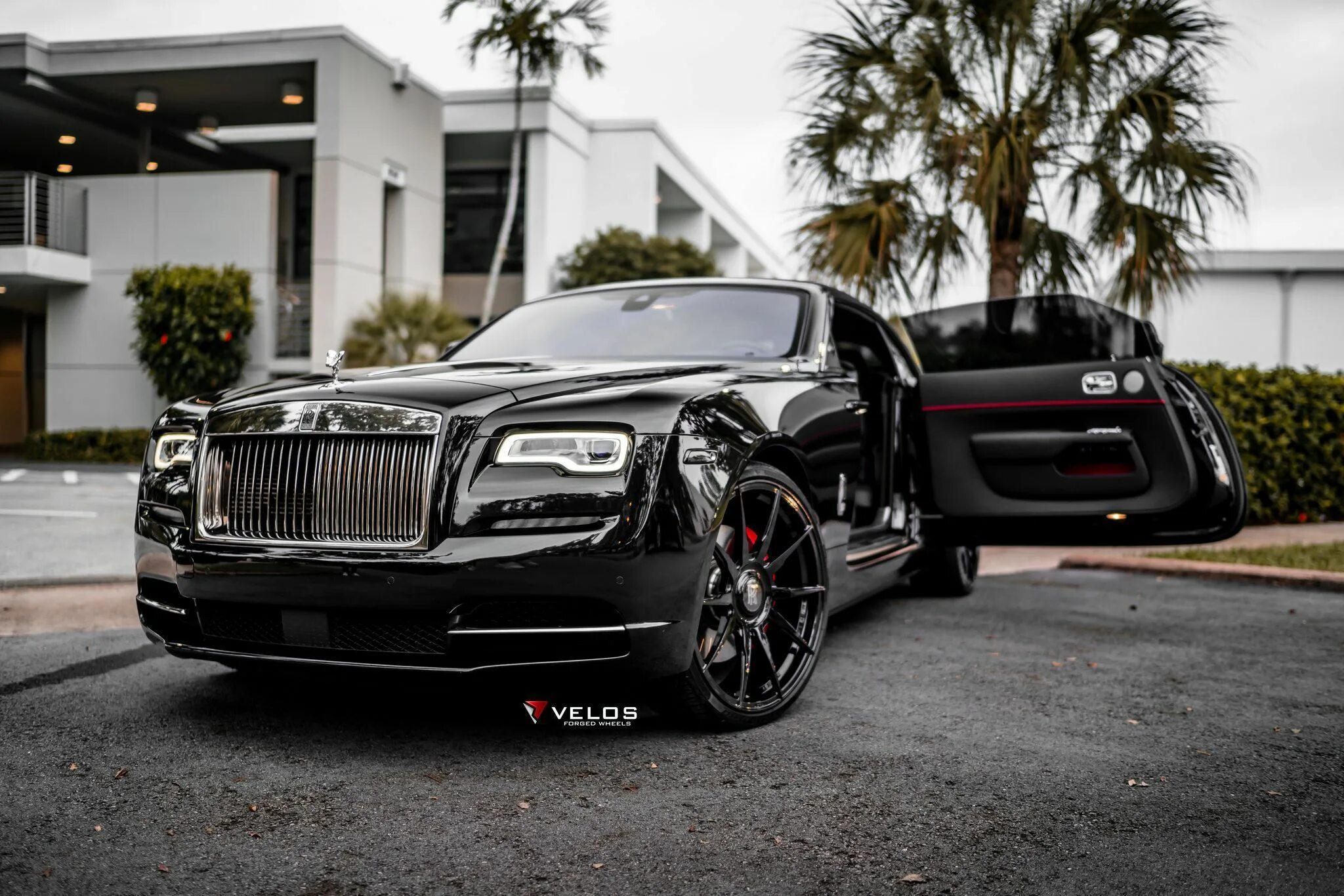 Роллс телефон. Rolls Royce 4k. Rolls Royce Wraith 4k. Rolls Royce Ghost Mansory 2022. Khiza Rolls Royce.