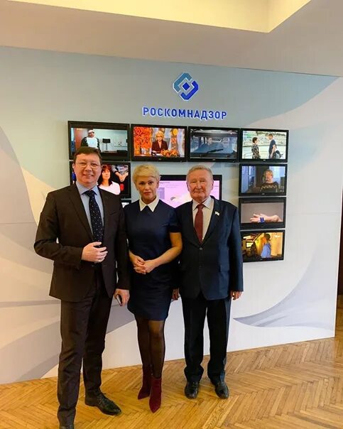 Телеканал мэтр. Мэтр йошкар-ола. Йошкар-ола горы. Мэтр тв ведущие. Мэтр лого.