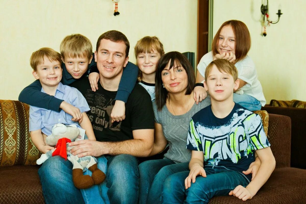 Многодетные усыновляют детей