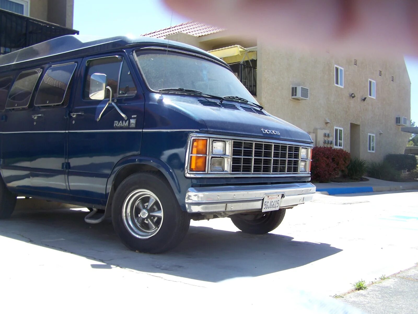 Додж микроавтобус. Dodge ram van 350. фургон dodge ram van. микроавтобус dodge ram van. dodge ram van 1983.