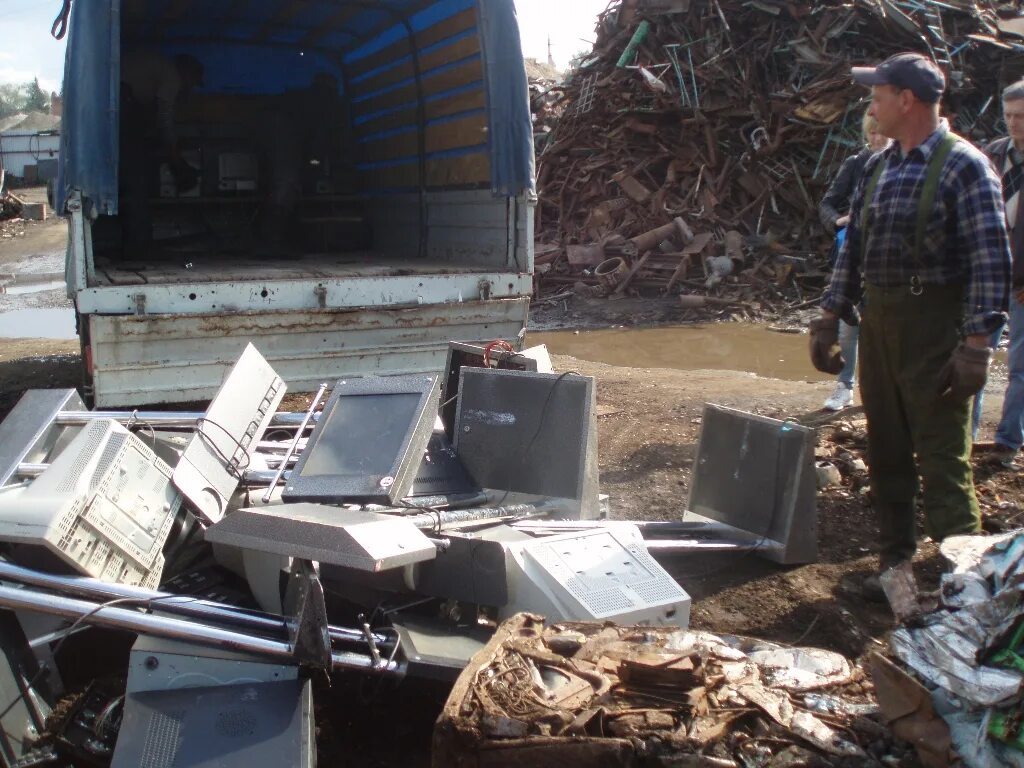 металлолом авто. свалка машин. утилизация старых автомобилей. утиль сбор 2023. утилизация старых автомобилей.