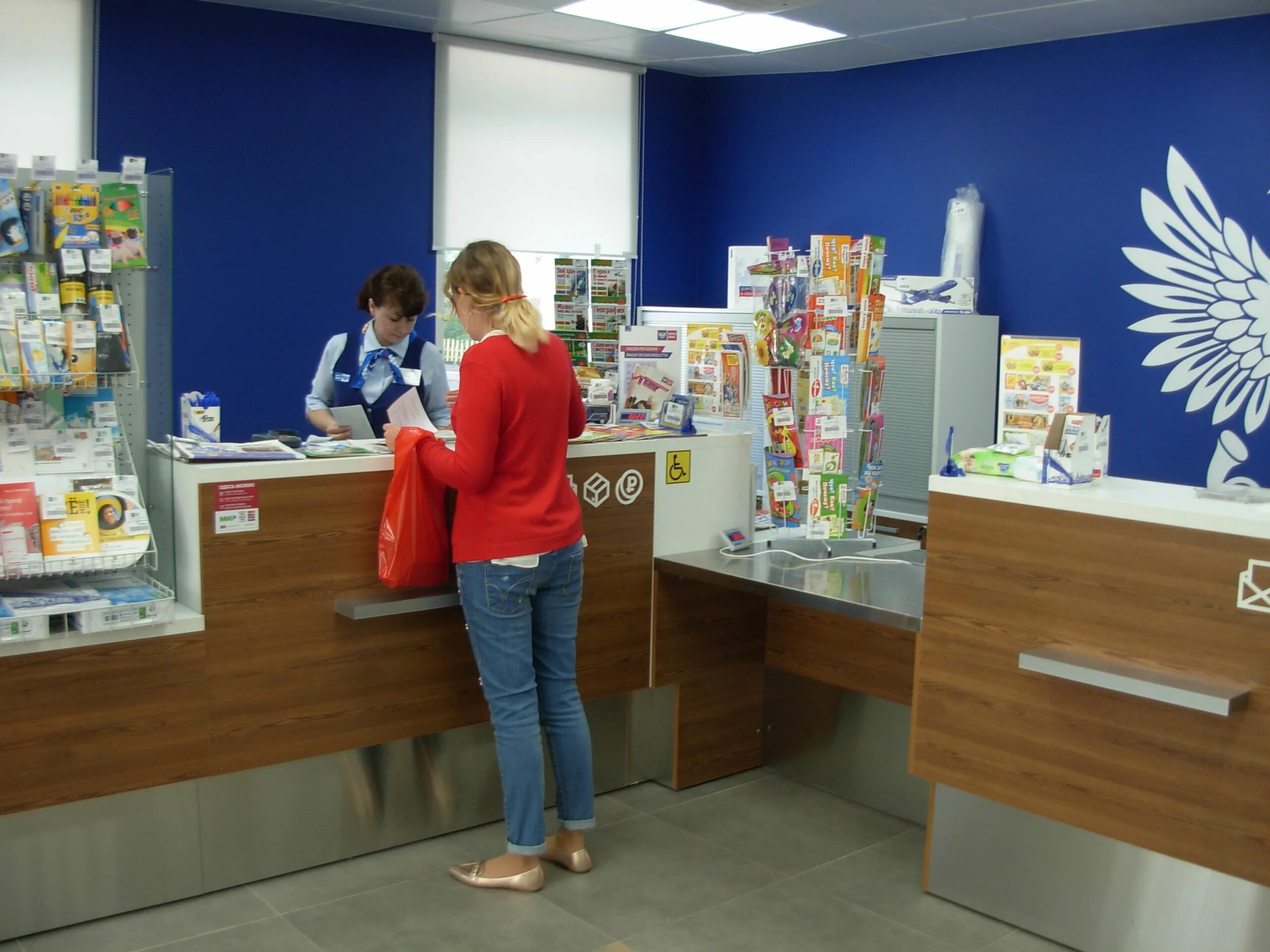 Почта теперь работает. Почтовое отделение. почта россии отделение. отдел почты. сотрудницы почты россии.