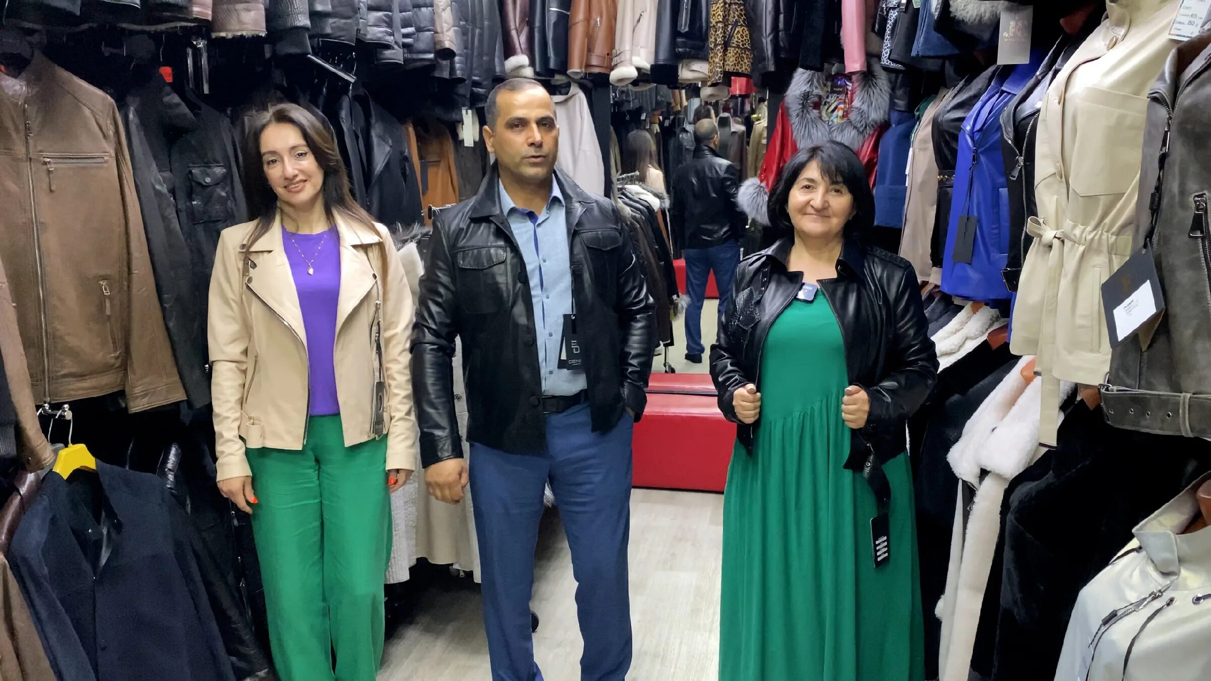 новые видео с рынка садовод 2022. рынок на стиле куртки. новые видео с рынка садовод 2022. садовод 2022. детские шубы садовод.