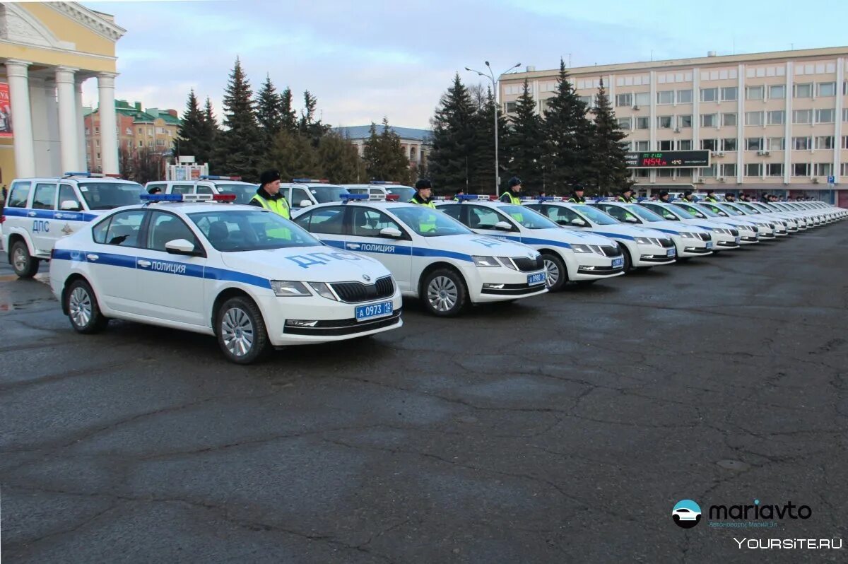 Гибдд йошкар ола телефон. ДПС Йошкар Ола. Полиция Йошкар-Ола машины. Полицейская Шкода Йошкар Ола. Полицейская машина Йошкар Ола.