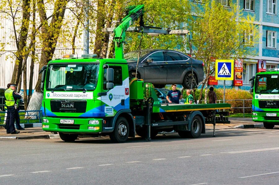 Куда эвакуировали машину москва. Эвакуатор гку ампп. Зеленые спецмашины в москве. Sma 520 эвакуатор. Куда позвонить если эвакуировали машину.