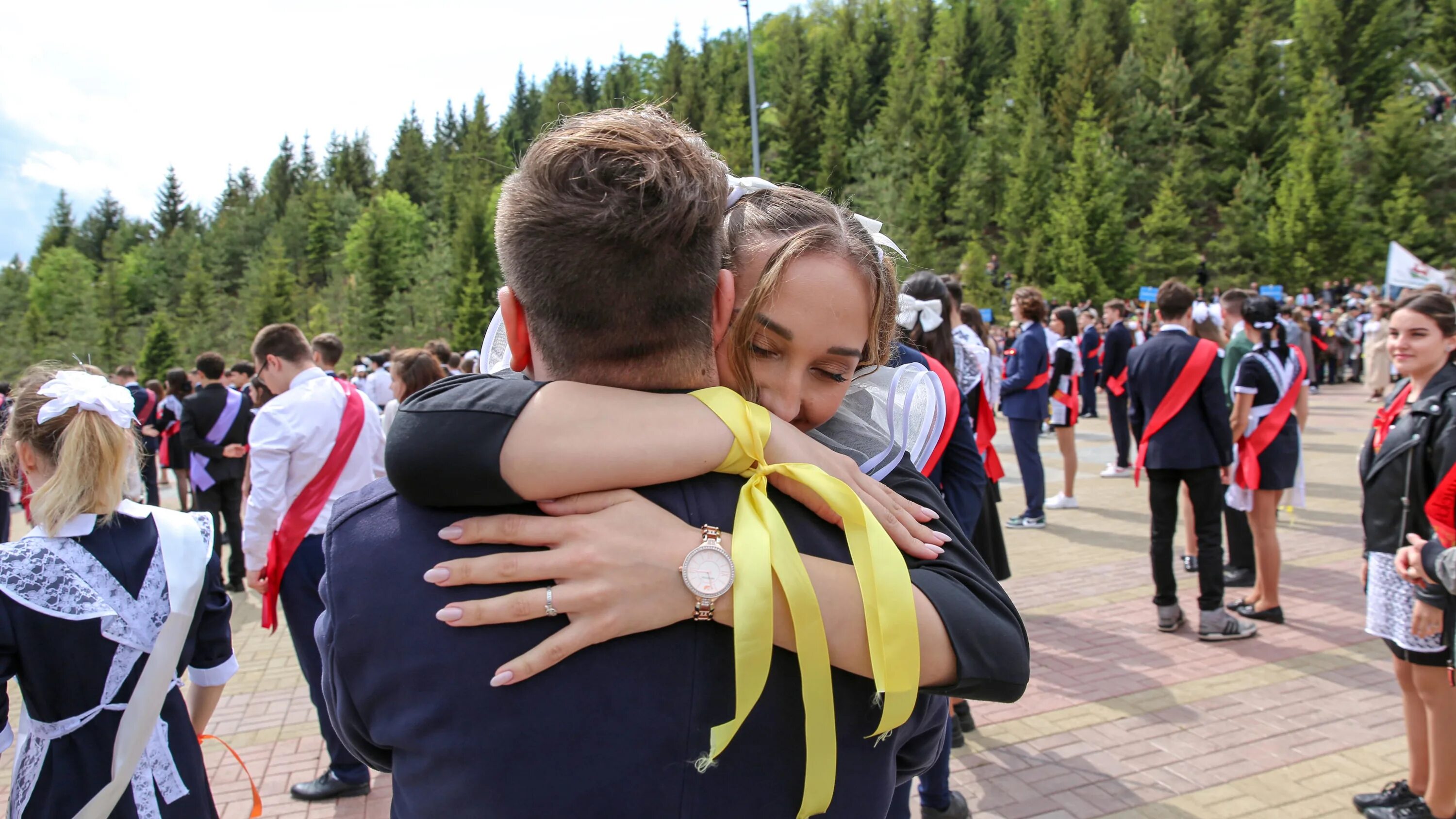 29 июня 2016 г. Последний звонок выпускники. Выпускники 11 класса. Фотографии выпускников 11 класса. Последний звонок 9 класс.