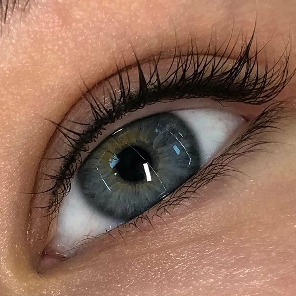 межресничный перманентный макияж глаз. перманентный макияж глаз межресничное пространство. татуаж глаз межресничное пространство. межресничный перманентный макияж глаз. межресничное пространство перманентный.