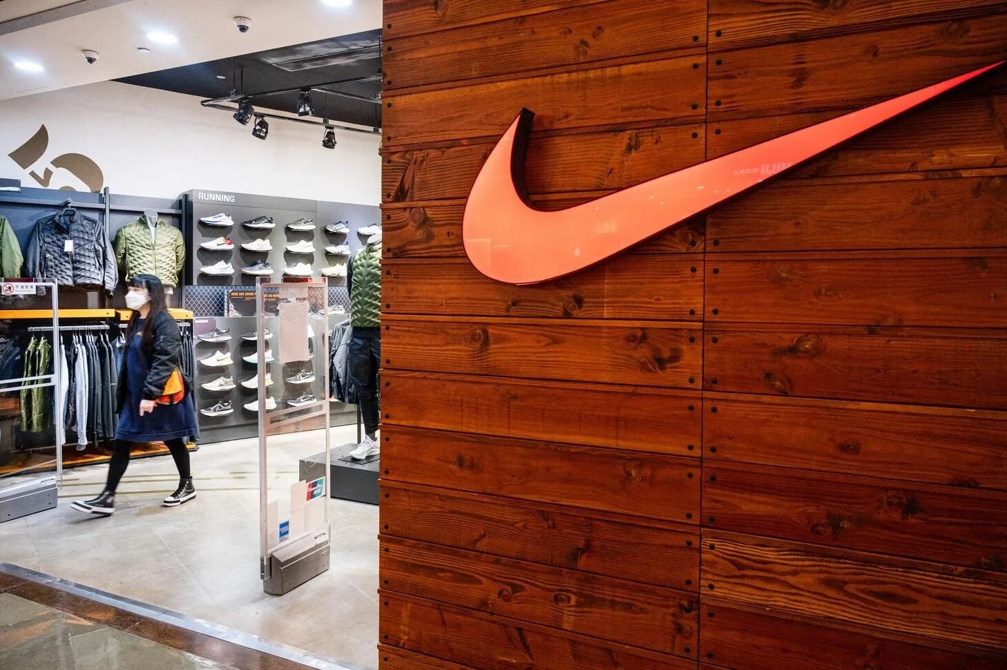 Российский найк. Nike в России 2022. Nike Magazin Turkiya. Nike Street Beat. Nike TNF.