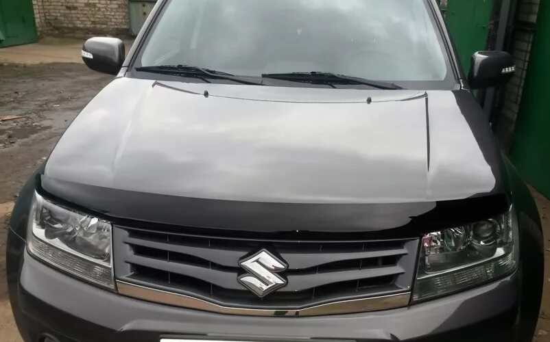 Дефлектор капота suzuki vitara 2019. Дефлектор капота сузуки витара. Grand vitara дефлектор капота. Дефлектор капота сузуки витара. Дефлектор капота сузуки гранд витара 2011.