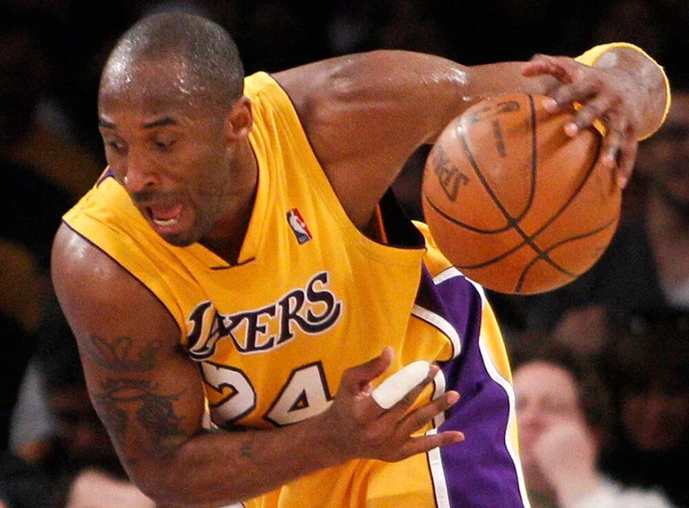 Баскетбол Коби Брайант. Коби Брайант баскетболист. Kobe Bryant 2006. Kobe-Bryant-Basketball-Player. Famous player