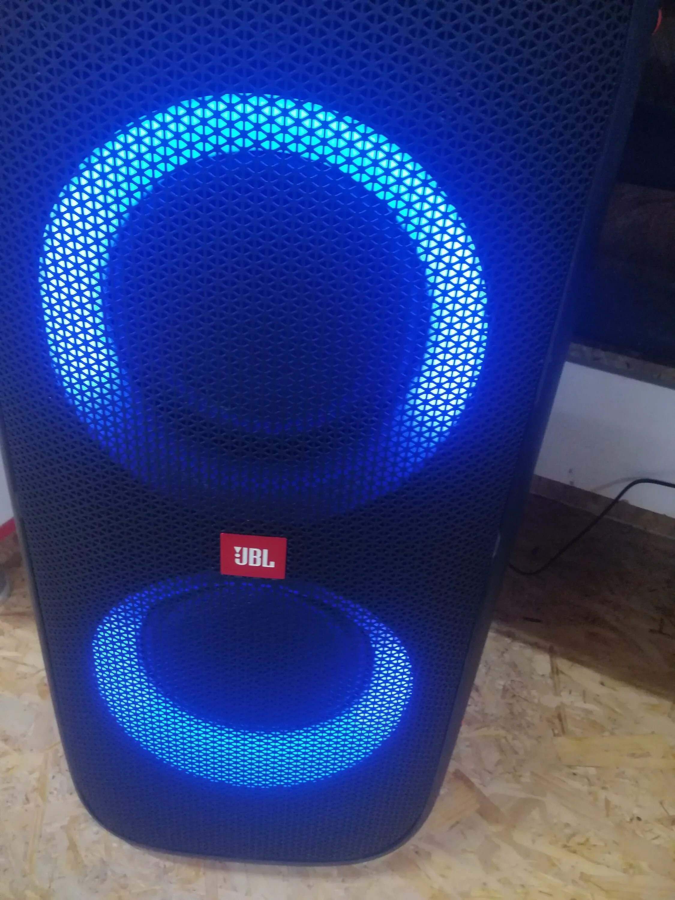 Колонка с видео. Jbl partybox 310. колонка jbl partybox 310. колонка портативная jbl 310 party box. jbl partybox 500.