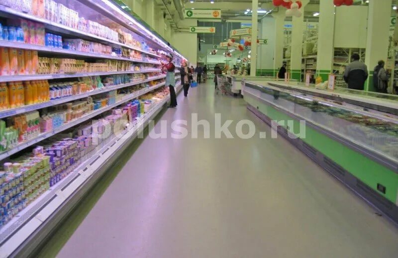 Пол в супермаркете. Гипермаркет полов. Пол в гипермаркете. Выкладка товара в магазине. Плитка в пятерочке.