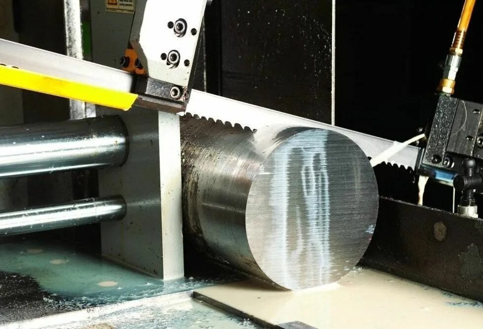 Лазерный резак по металлу. Фигурная обработка дерева. Hdrezka логотип. Лазер для резки металла. Фрезеровочный станок с чпу.