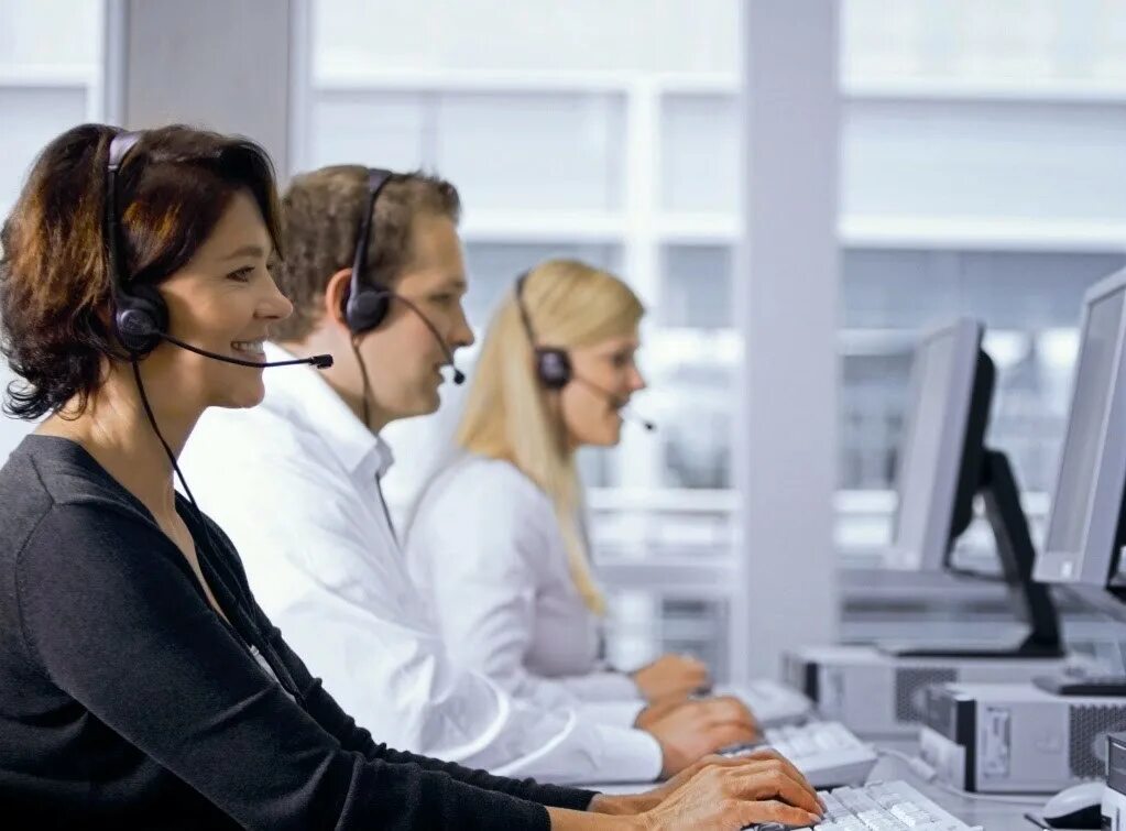 Девушка оператор колл центра. Оператор call центра. Специалист колл центра. Продавец бытовой техники. Колл центр.