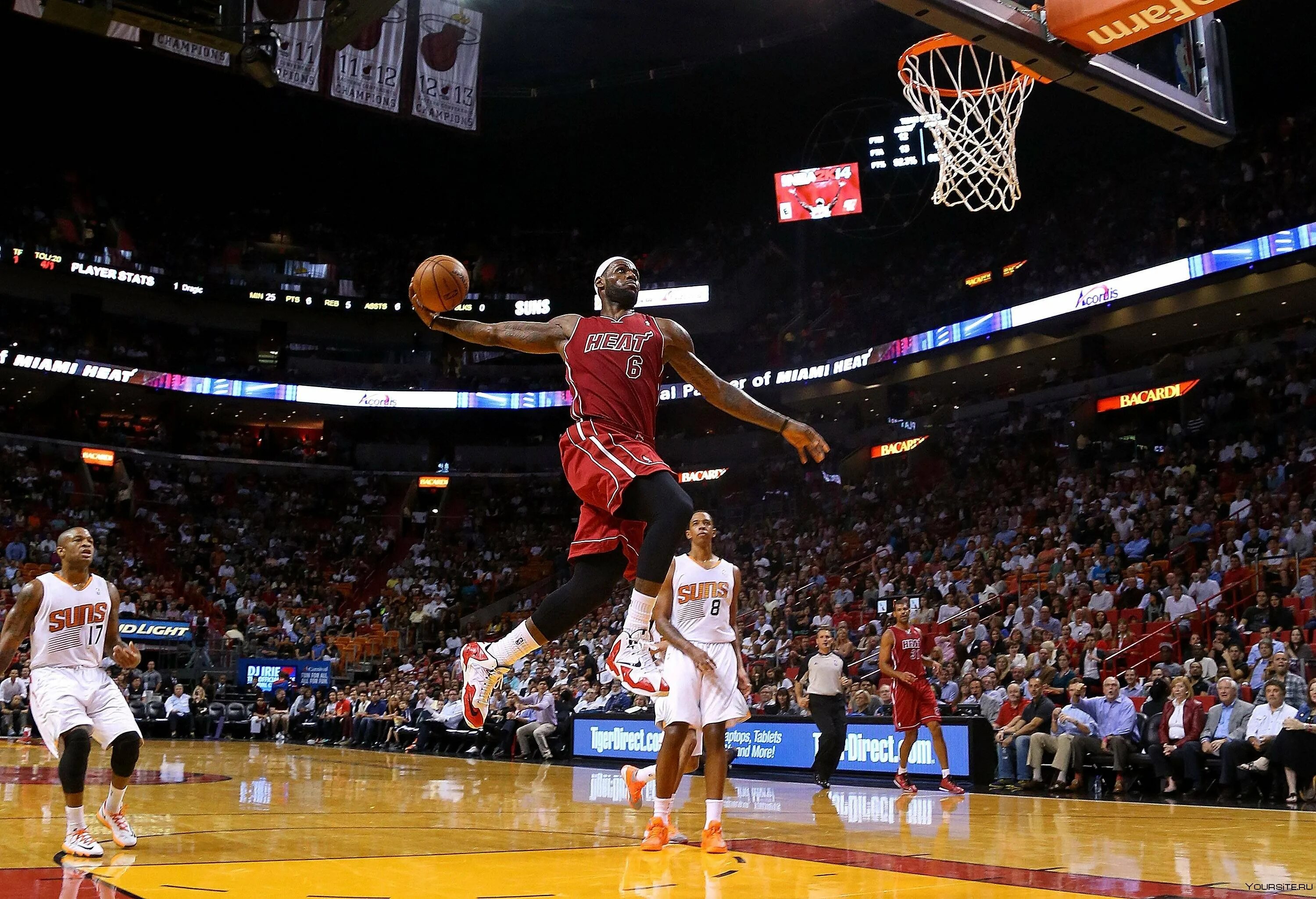 LEBRON James Dunk.