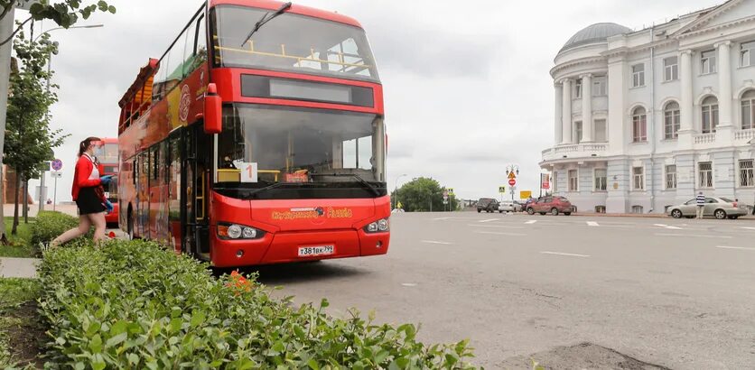 Красный автобус нижний новгород. City Sightseeing Нижний Новгород. City Sightseeing Нижний Новгород автобус. Автобус Сити сайтсиинг Казань. Экскурсия City Sightseeing Казань.