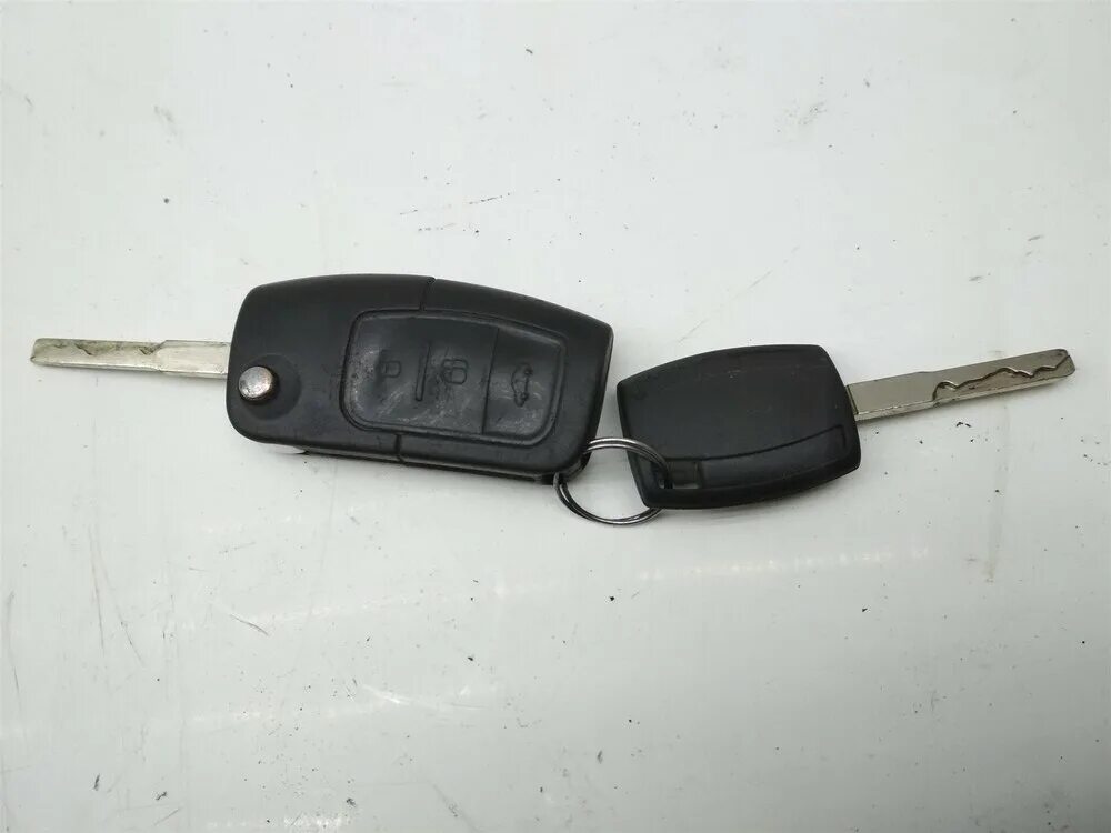 Ключ ford focus 2. Ключ от форд фокус 2. Ключ ford focus 2. Ключ ford focus 2. Ключ форд фокус 2 в замке зажигания.