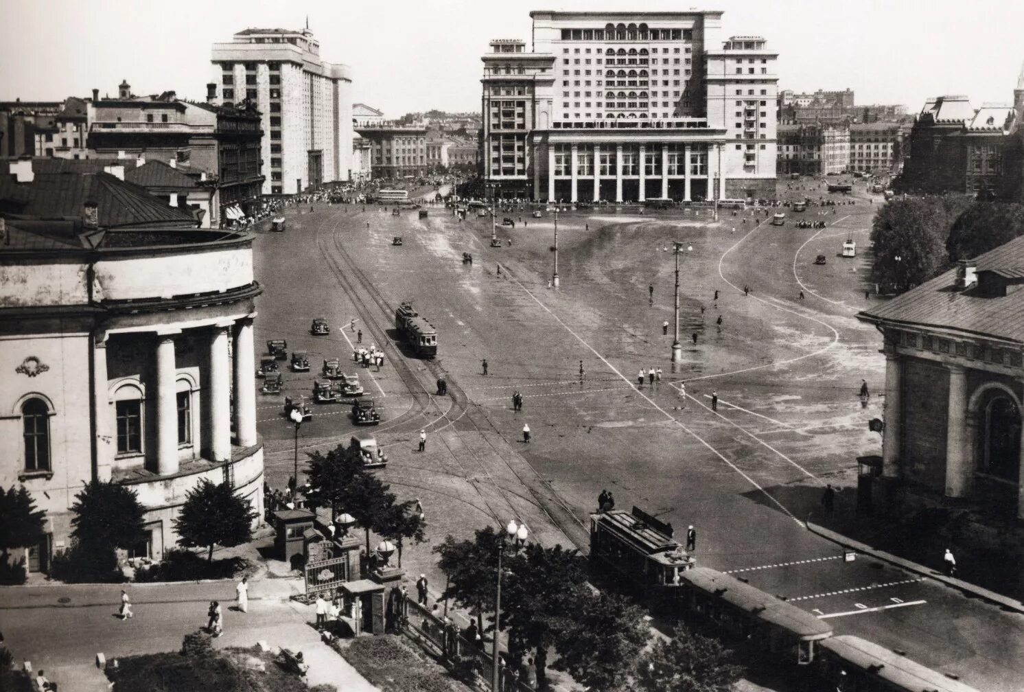 Какая старая площадь в москве. Манежная площадь 1930.