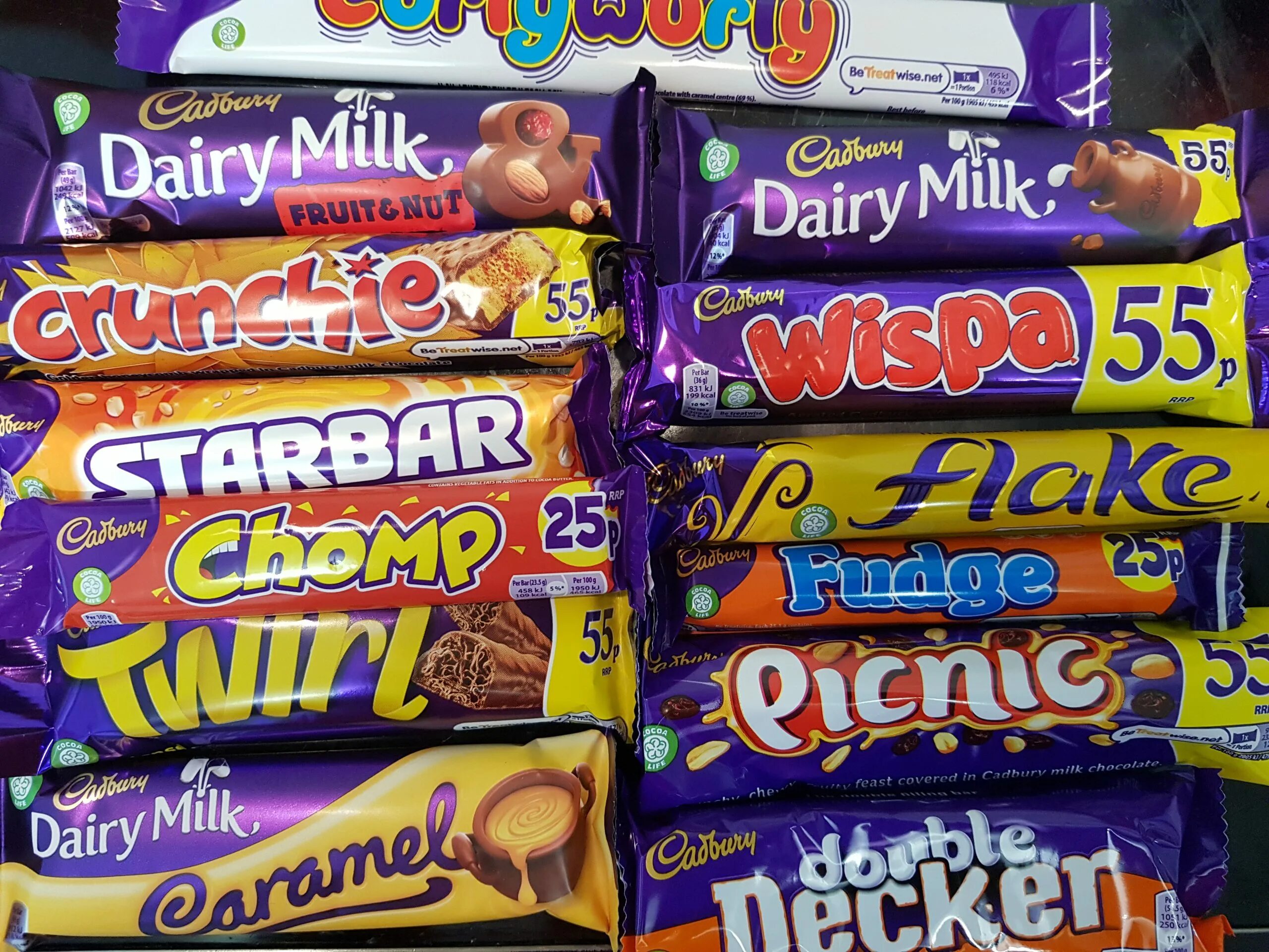 Шоколад е. Батончик Wispa Cadbury. Cadbury шоколад 90е. Шоколад Cadbury 90е Лондон. Шоколад Cadbury Dairy Milk.