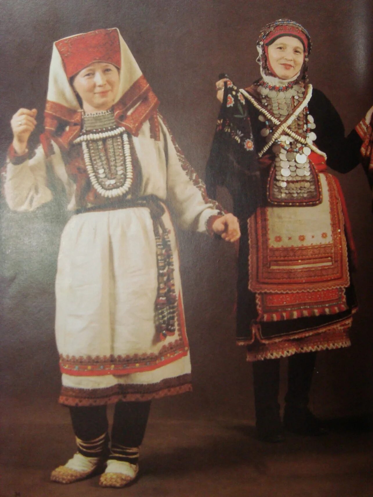 традиционные костюмы народов поволжья. традиционныц костюма народа поволжья-марийский. традиционные костюмы народов поволжья. традиционный костюм поволжья марийский. традиционные костюмы народов поволжья марийский.