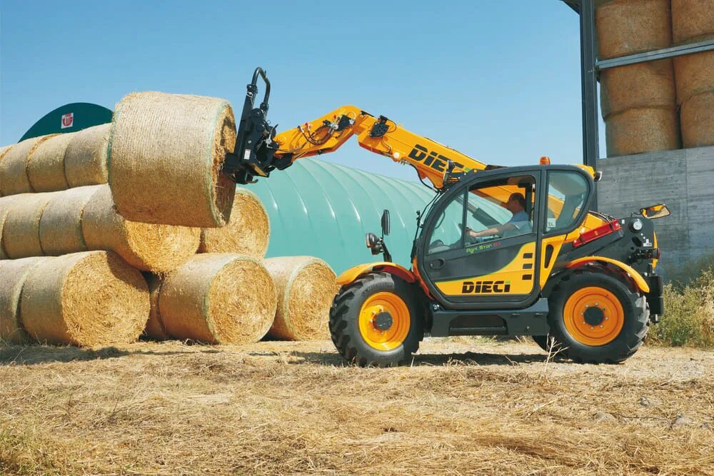 Телескопический погрузчик dieci agri plus 40. Погрузчик dieci agri star 37. Диечи. 7. Диечи мини агри кабина внутри.