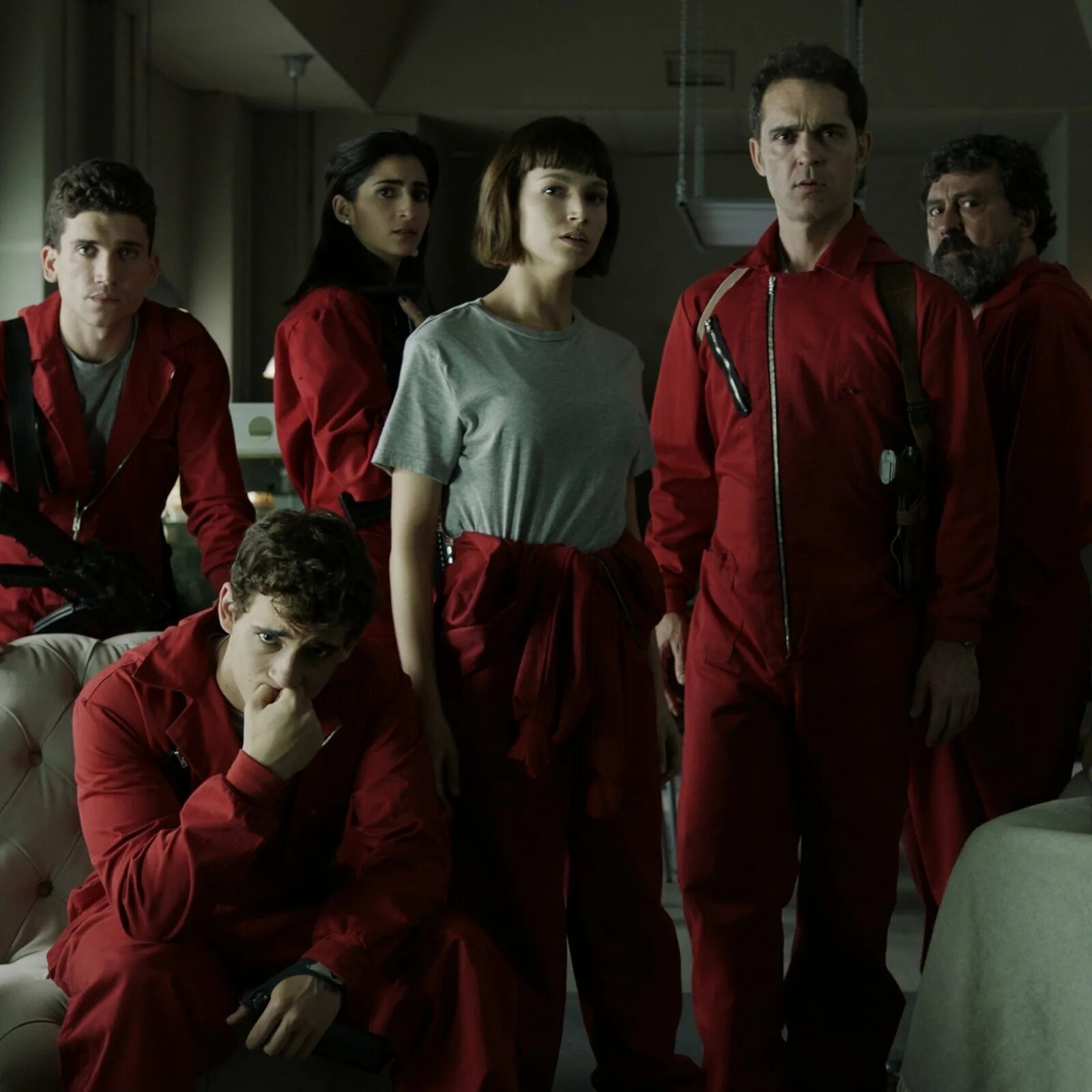 Событие бумажный дом. La casa сериал. ла каса де папель. бумажный дом сериал. берлин бумажный дом 3 сезон.