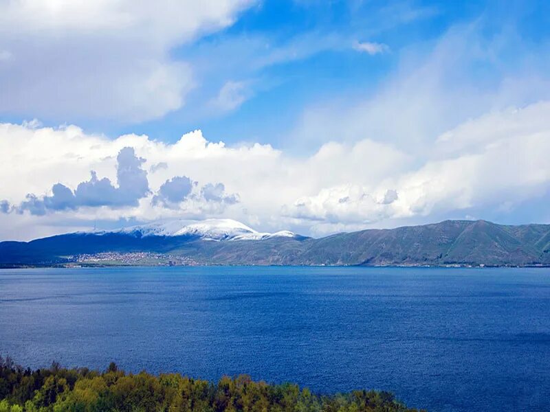 Национальный парк Севан. Севан Армения. Озеро Севан. Озеро Севан парк. Глубина озера севан