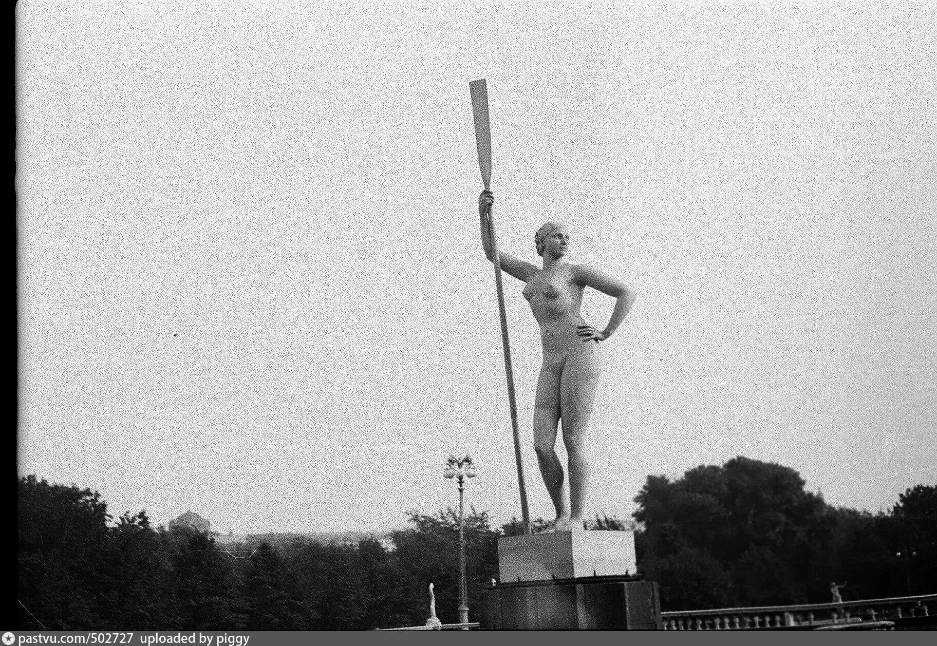 Хроники московского быта девушка с веслом. «девушки с веслом» ромуальда иодко.