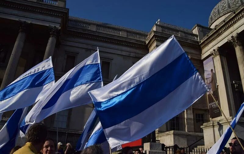 Фон для презентации синий с белым. Включи сине бело. Белый флаг с голубой полосой. Бело сине белый флаг. Включи сине бело.