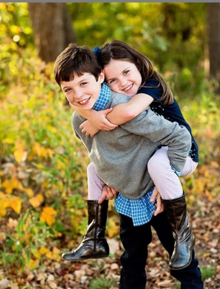 Парные авы для брата и сестры. Братья и сестры ильина. Дети играют. Sister and brother are school. Брат и сестра картинки.