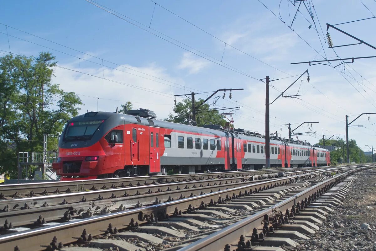 Электрички эп3д в таганроге. Электричка ростов таганрог. Эд9 электропоезд. Электричка ростов главный таганрог. Электропоезд таганрог.