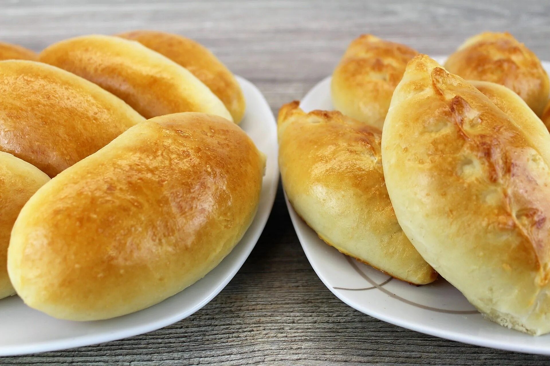 Вкусные пирожки домашние. Рецепты пирожков в духовке простые и вкусные. Пирожки печеные из дрожжевого теста. Сочный пирожок. Пирожки печеные из дрожжевого теста.