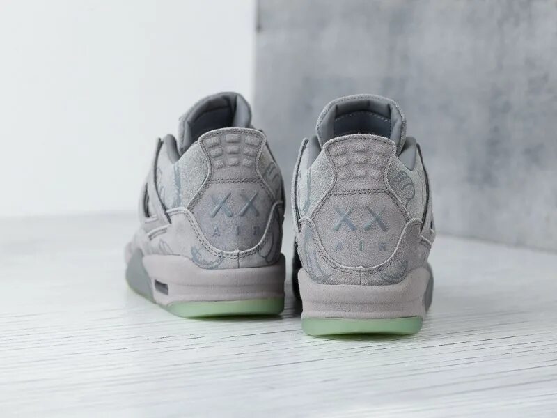 Nike air jordan 4 retro kaws