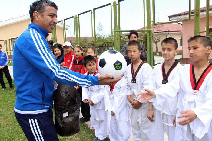 Jismoniy tarbiya va sport. Аскар болалар. Жисмоний тарбия ва спорт. Жисмоний тарбия ва спорт болалар. Болалар футбол Узбекистан.