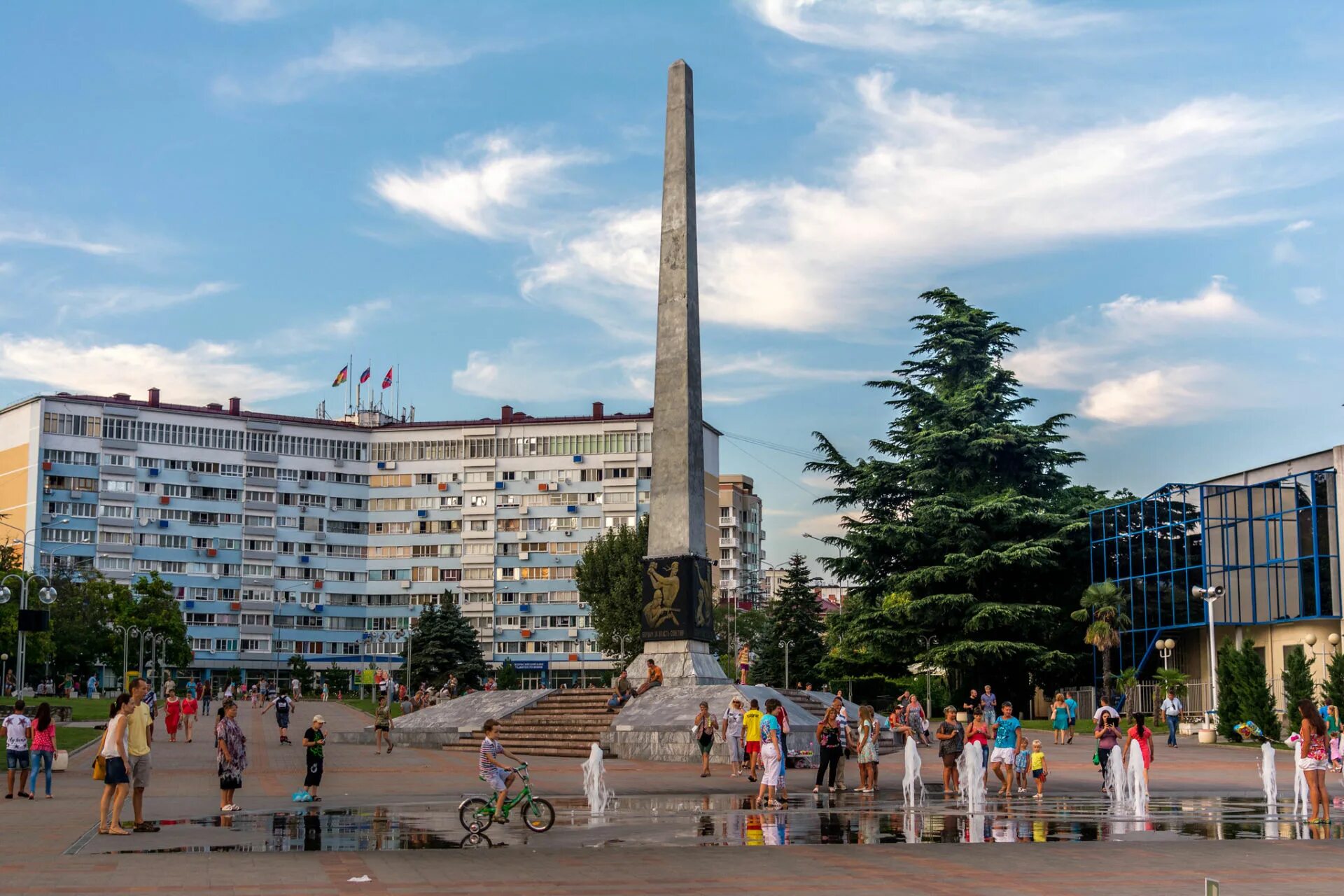 Туапсе доспремечательства. Площадь Ленина Туапсе. Знаменитые памятники Туапсе.